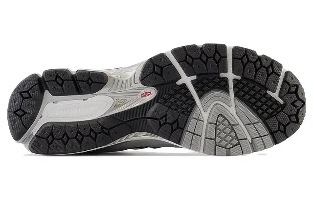 New Balance 2002R Gore-Tex