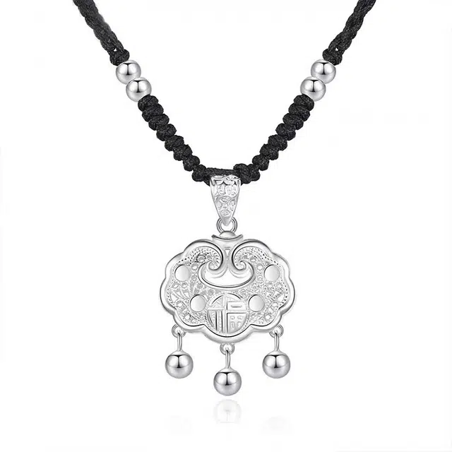 清脆小溪 平安锁精致高级感新中式长命锁铃铛设计复古时尚轻奢气质#好运 合金 挂件 男女同款情侣款