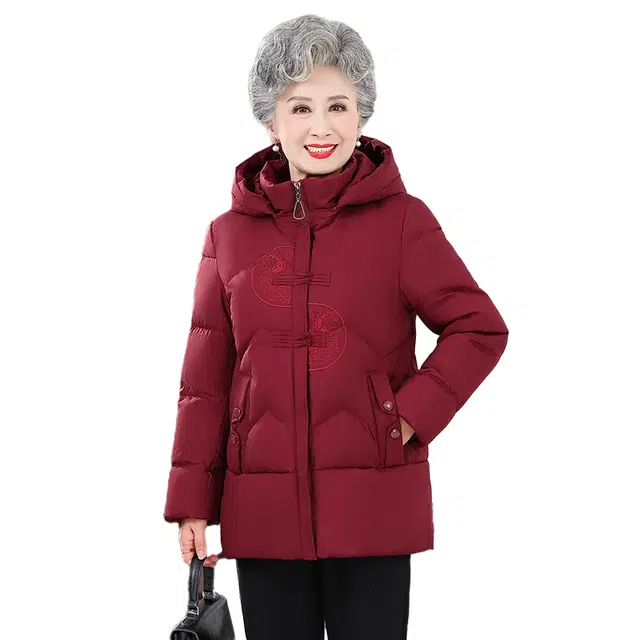 雅鹿 时尚百搭绣花中老年短款加厚可脱卸帽保暖奶奶装外套羽绒服 女款