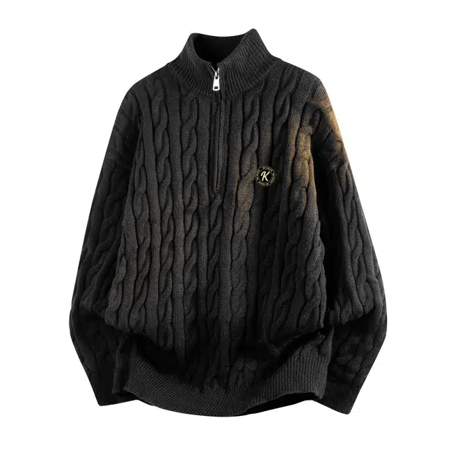 空白町 麻花纹理半拉链高级感简约休闲潮流纯色字母胸针高领套头落肩袖舒适百搭时尚宽松针织衫  男女同款