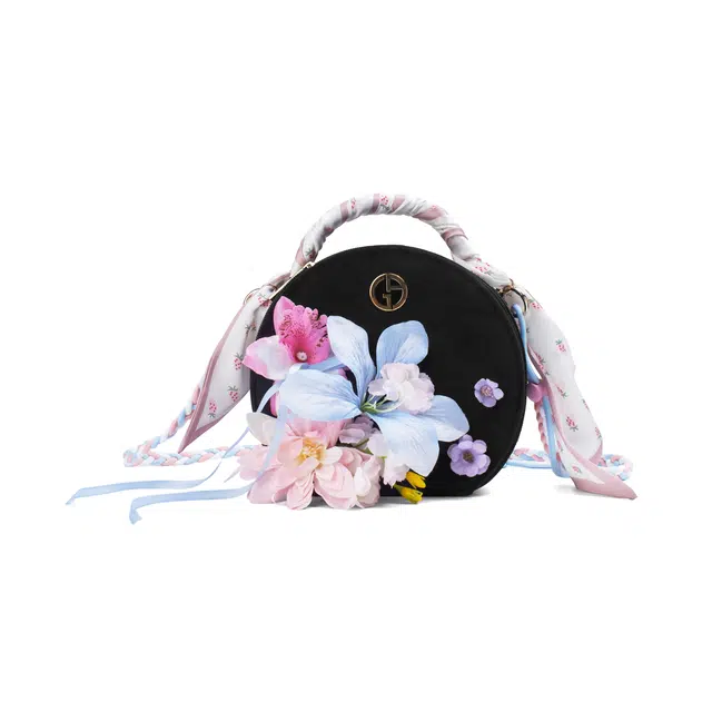 阿玛尼【定制化妆包】伊朵 绮花圆颂 浪漫梦幻 甜美可爱 少女心 复古风 约会 通勤 黑色丝绒收纳包 便携