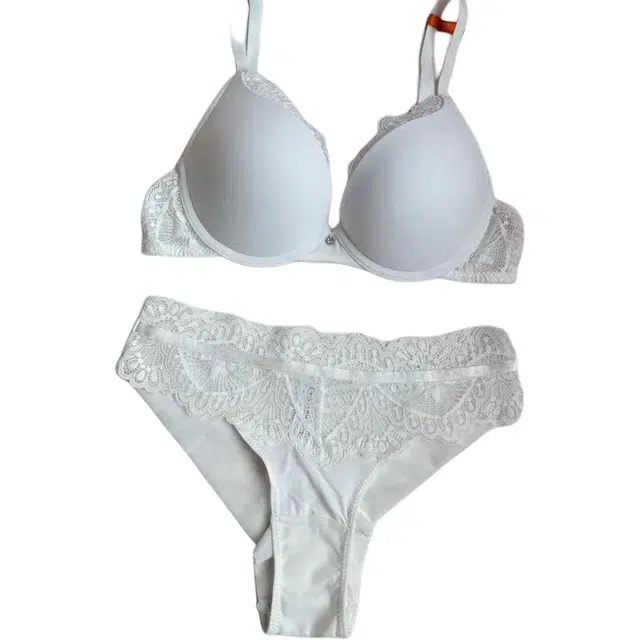 皇室品轩 欧美风性感聚拢蕾丝边光面胸罩上薄下厚文胸内衣裤套装 女款