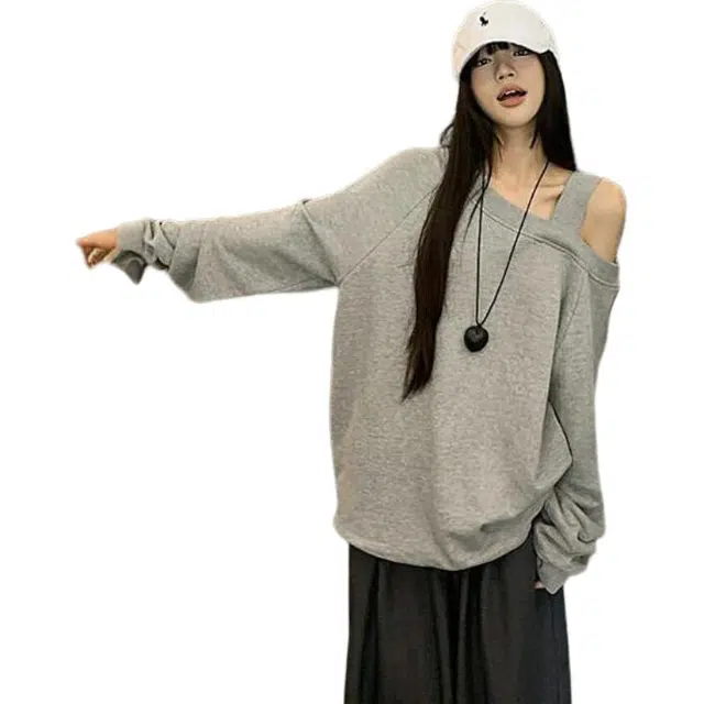 小卷要加油 设计感小众灰色斜肩女慵懒风春秋薄款时尚上衣带肩带卫衣 女款
