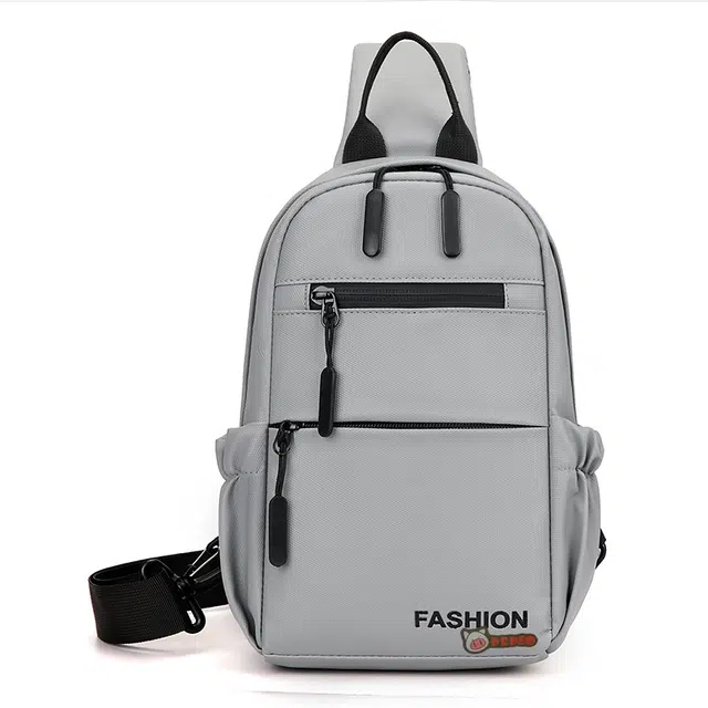 小猪班纳 防水斜挎包轻便商务休闲包 皮膜 胸包 常规 男款 多色