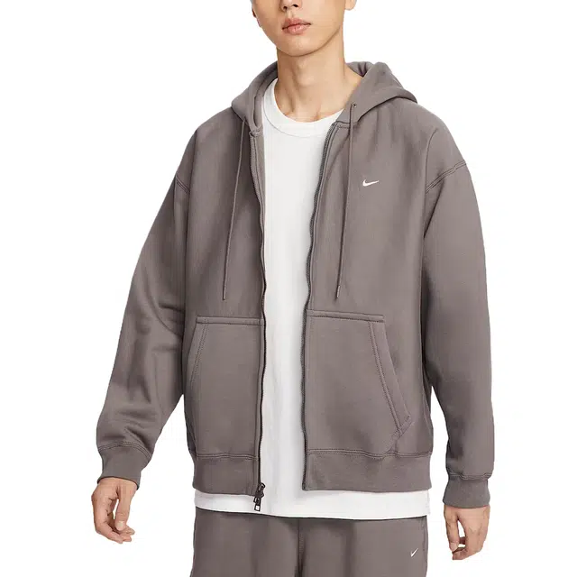 Nike Solo Swoosh