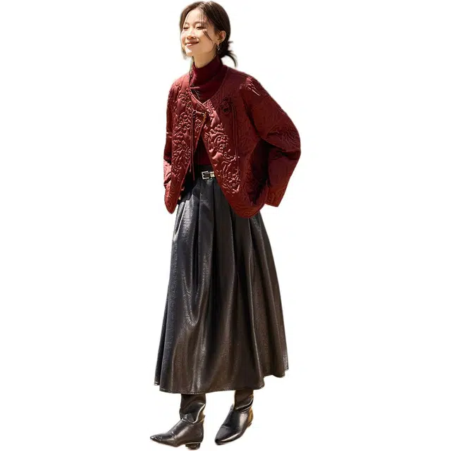 沫晗依美 设计感缎面气质浮雕图案落肩袖长袖圆领常规休闲宽松腰棉服 女款