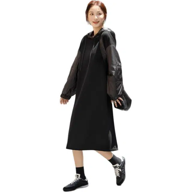 【dme】 云感棉混纺冬季慵懒都市连帽落肩拼接设计感宽松卫衣式休闲皮质袖子时尚简约舒适显瘦长袖连衣裙 女款