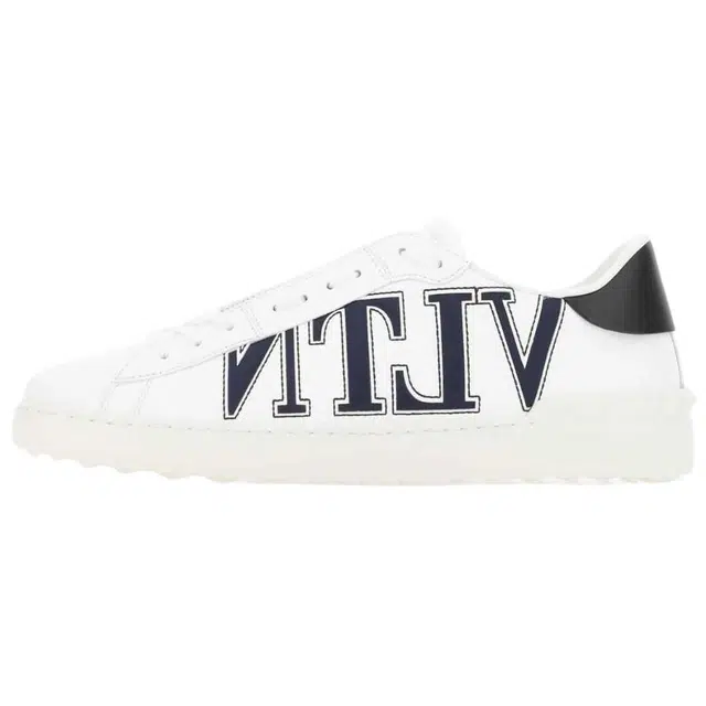 Valentino Rockstud