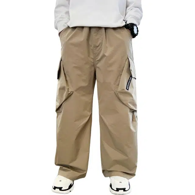 黑恐龙牛仔裤 舒适早秋穿搭韩系童装