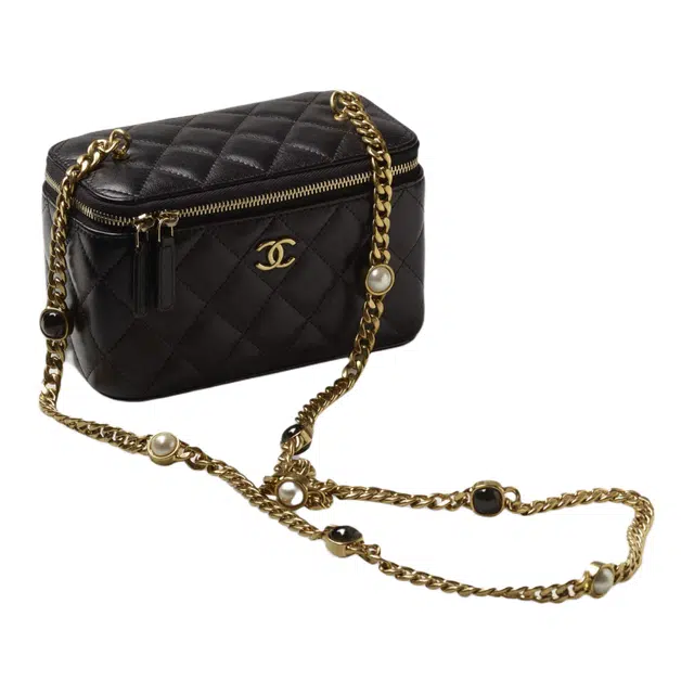 CHANEL 22B Box Bag Black
