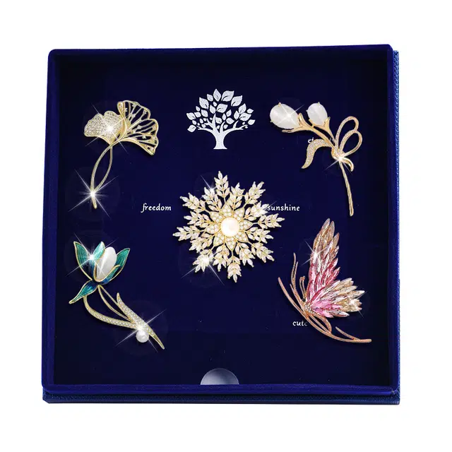 聆听花开 郁金花 兰花 蝴蝶雪花 繁华高级感轻奢小众一周套装高档蝴蝶胸花别针气质优雅聚会礼盒装 合金 胸针 女款