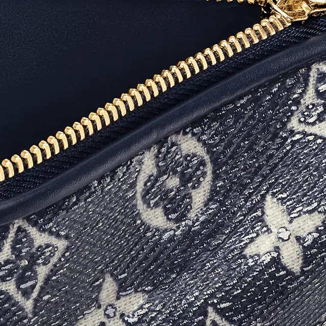 LOUIS VUITTON Side Trunk