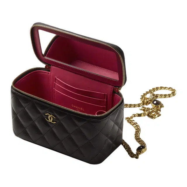 CHANEL 22B Box Bag Black