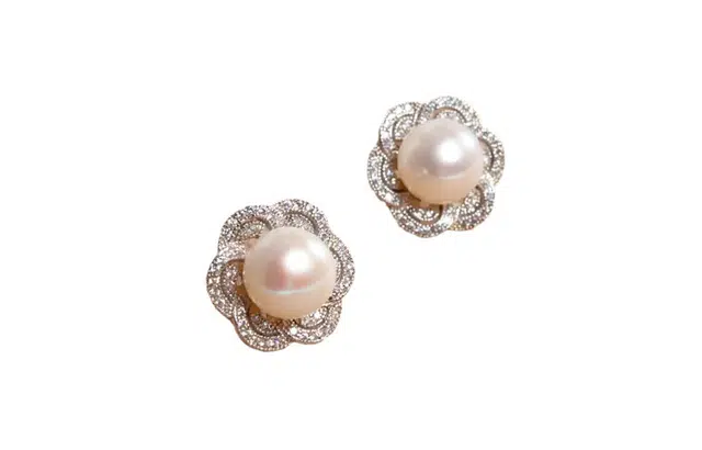 克拉日记 仿珍珠花朵轻奢高级感法式精致耳饰耳饰 国潮风高级感 招财平安 好运礼盒装 锆石 耳钉 女款