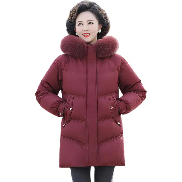 雅鹿 连帽真毛领纯色防风保暖中老年百搭外套羽绒服 女款