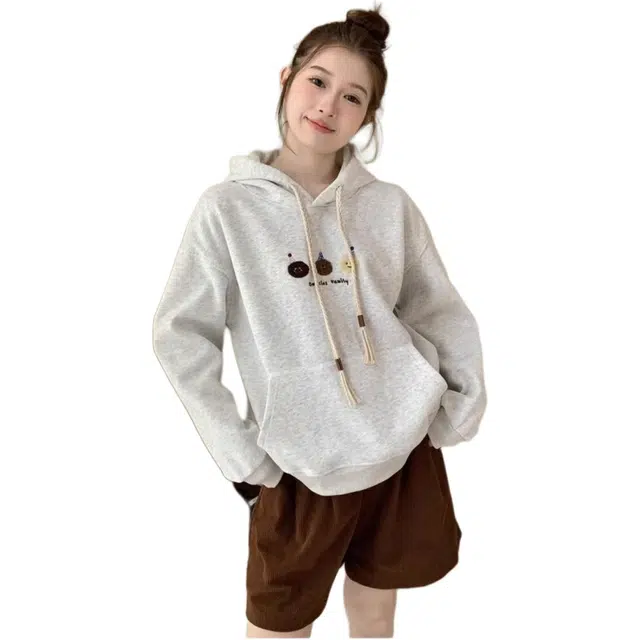 沐晓欣 卡通刺绣舒适连帽简约百搭宽松上衣卫衣 女款