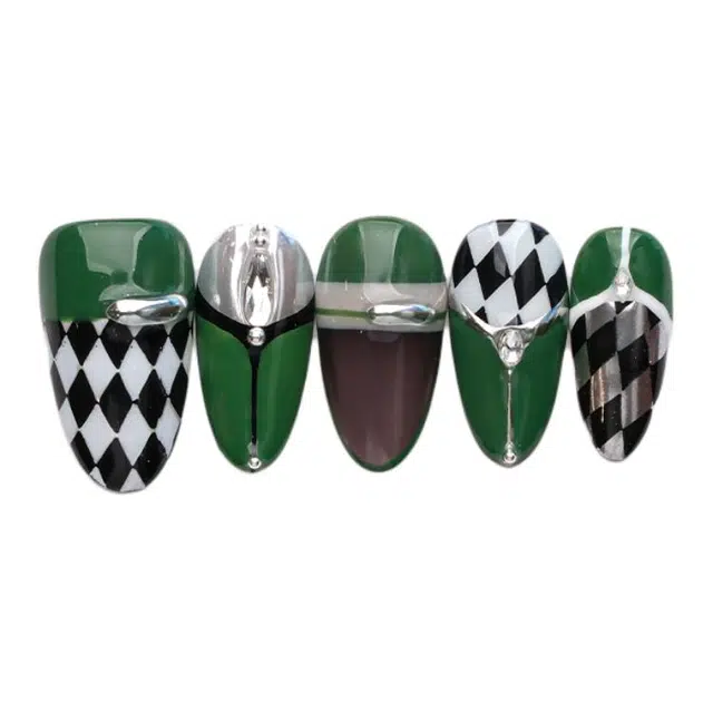 QUEENYARD Poker Face