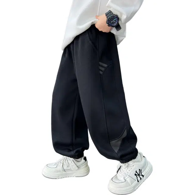 俞兆林 束脚针织卫裤酷帅潮范直筒户外健身跑步舒适亲肤适中儿童运动裤 春秋 青少年