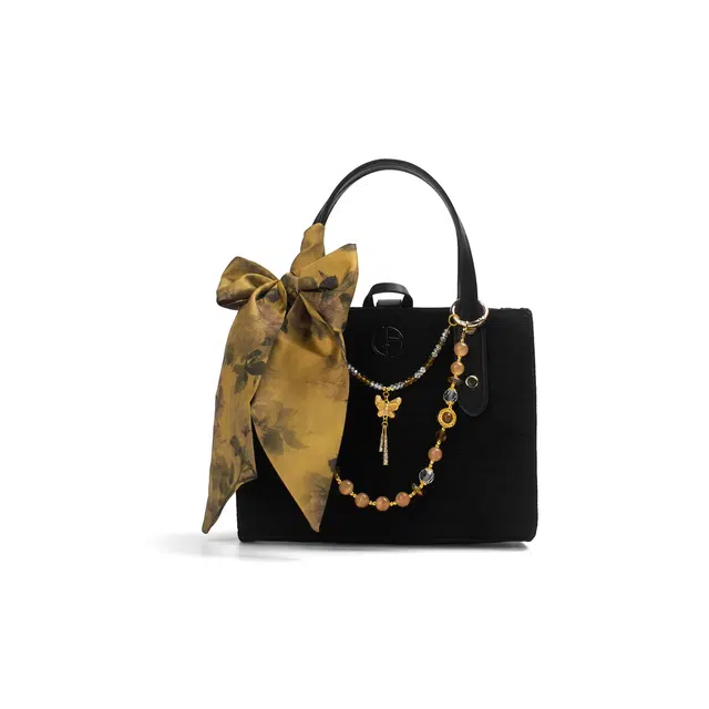 阿玛尼【定制化妆包】伊朵 蝶韵丝绒 优雅 时尚 神秘 艺术感 美式复古 约会  通勤 黑色高定包