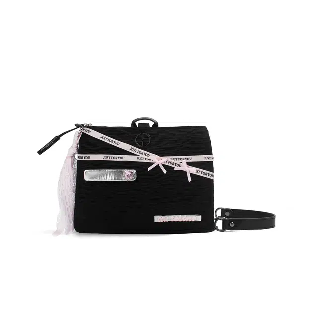 阿玛尼【定制化妆包】伊朵 蜜语告白 精致  优雅  梦幻 少女心 甜美风 约会  通勤 黑色高定包聚酯纤维