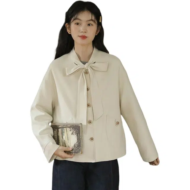 纤丝鸟 浅卡其色短款慵懒风风衣女文艺复古宽松显瘦遮肉截短外套 女款