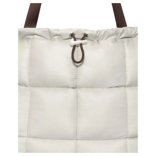 Nike 28L Tote