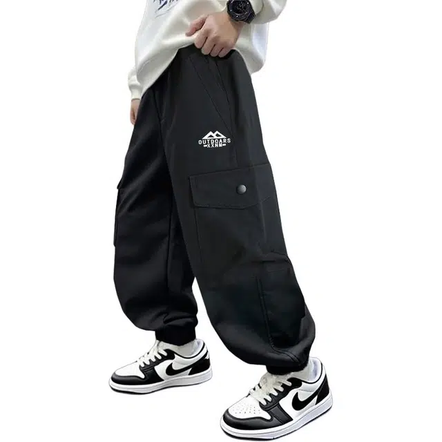 俞兆林 男大童酷帅多口袋工装潮范直筒户外健身跑步舒适亲肤适中儿童运动裤 春秋 青少年