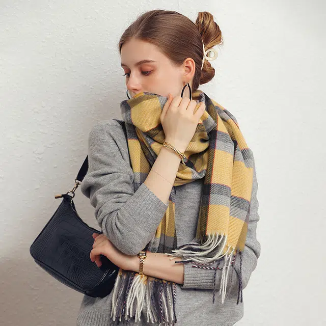 红豆 时尚经典百搭复古格纹礼盒装 定制卡片代写 涤纶 绒线围巾 男女同款情侣款