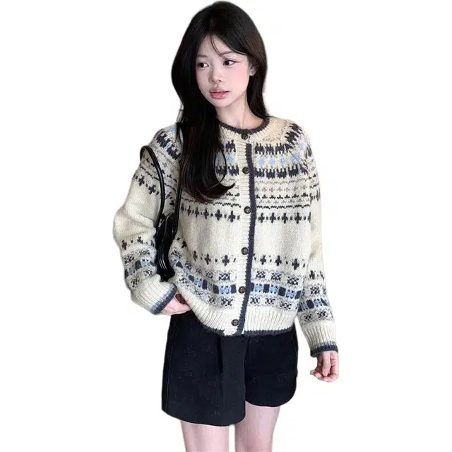 纤丝鸟 简约复古时尚宽松显瘦设计长袖休闲百搭轻便针织衫 女款