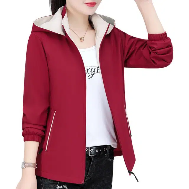 缪斯的诱惑 山系户外防风保暖休闲运动宽松登山服冲锋衣工装软壳衣简约时尚拼色外套轻便舒适柔软减龄潮流百搭可脱卸帽立领连帽夹克 女款