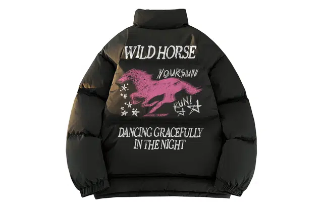宜而爽 美式街头潮流涂鸦手绘奔腾野马图案字母印花户外运动宽松加厚防寒保暖立领鸭绒外套日常通勤休闲百搭轻薄羽绒服 男女同款