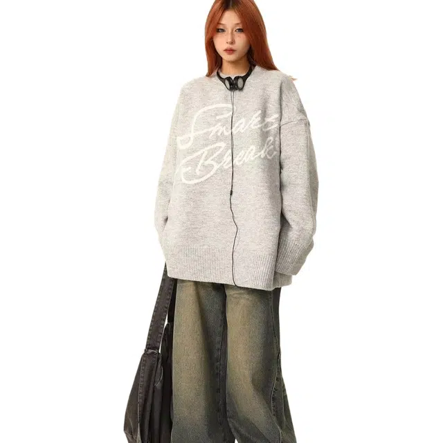 纤丝鸟 美式复古字母提花圆领潮流宽松慵懒外套针织衫 女款