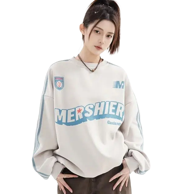 一碗士多 三条纹字母徽章个性化圆领撞色设计美式复古静默学院风宽松舒适百搭情侣日常户外城市通勤显瘦小众高级感卫衣 男女同款