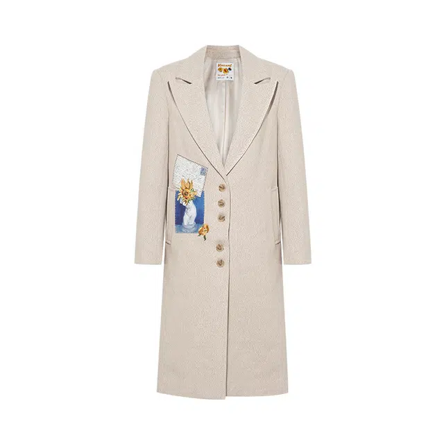 两三事 未寄情书 复古简约优雅气质时尚艺术设计感宽松舒适日常通勤西装领贴布绣中长款羊毛呢大衣 女款