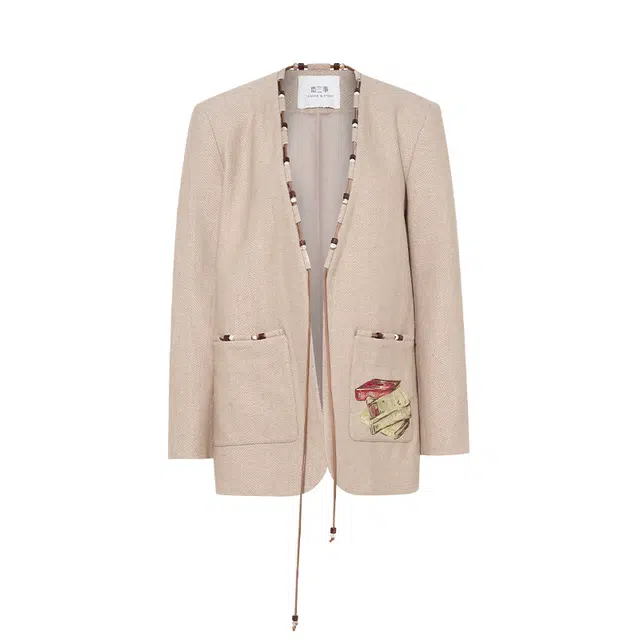 两三事 琥珀柔光复古文艺优雅简约时尚精致休闲宽松舒适小众设计感日常串珠绑带刺绣口袋毛呢大衣外套 女款