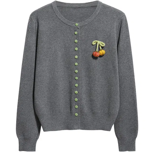 她池 圆领单排扣设计感立体装饰宽松款长袖针织衫 女款 深灰色