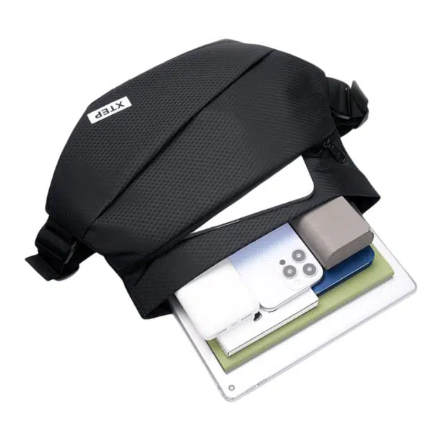 特步 轻便外出斜挎包百搭通勤耐用骑行包机车包 纺织织布 胸包 常规 男款 黑色