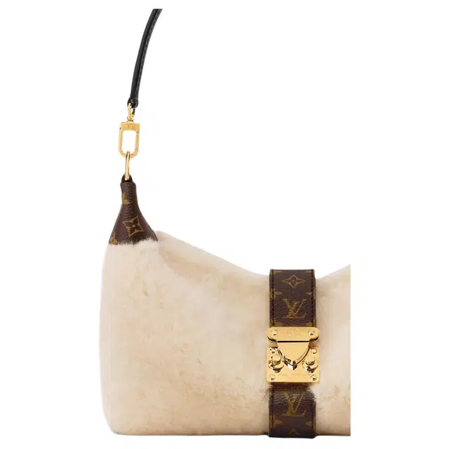 LOUIS VUITTON Pochette Mia