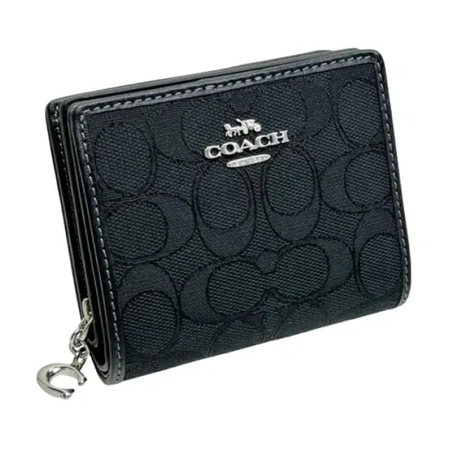 COACH Snap Wallet 11 Logo