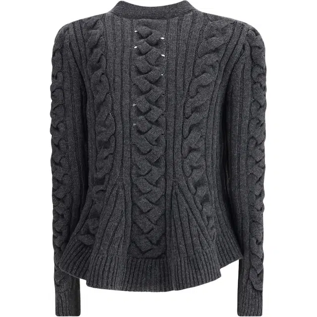 Alexander McQueen FW25 V