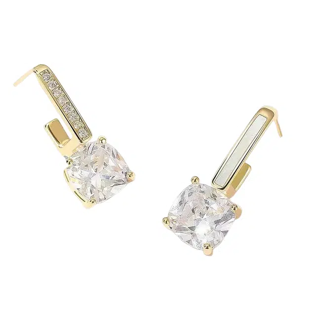 彤彤兔 不对称方形潮流小众 合金 耳环 女款