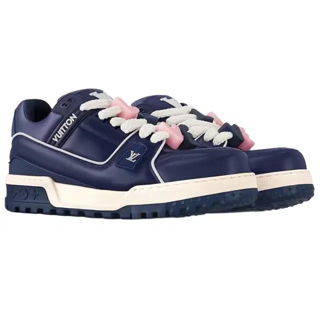 LOUIS VUITTON Trainer Maxi LOVE