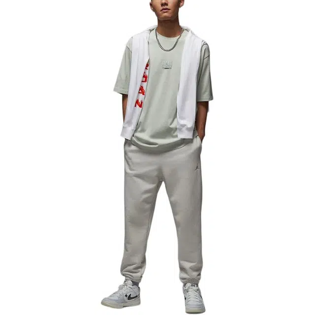 Jordan As M J FLT ESS WSH 85 CRW LogoT