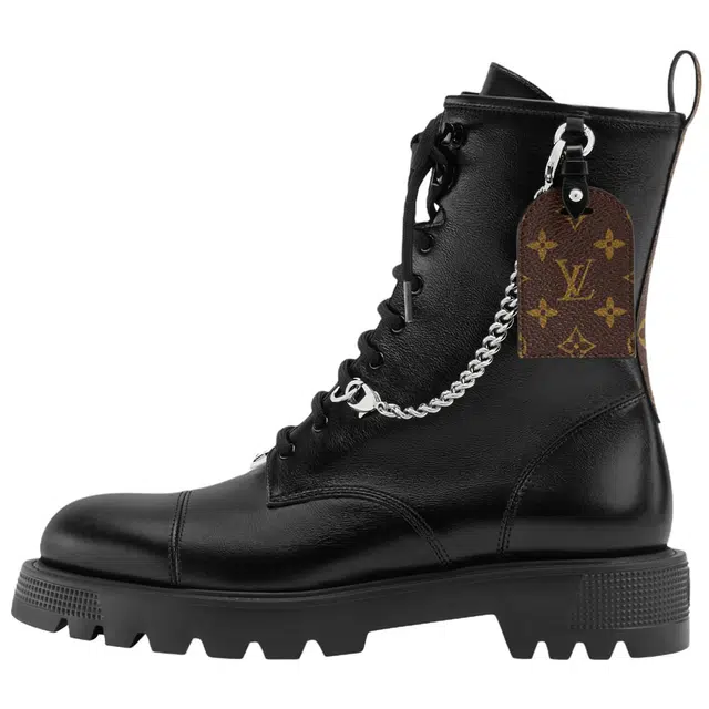 LOUIS VUITTON District Ranger