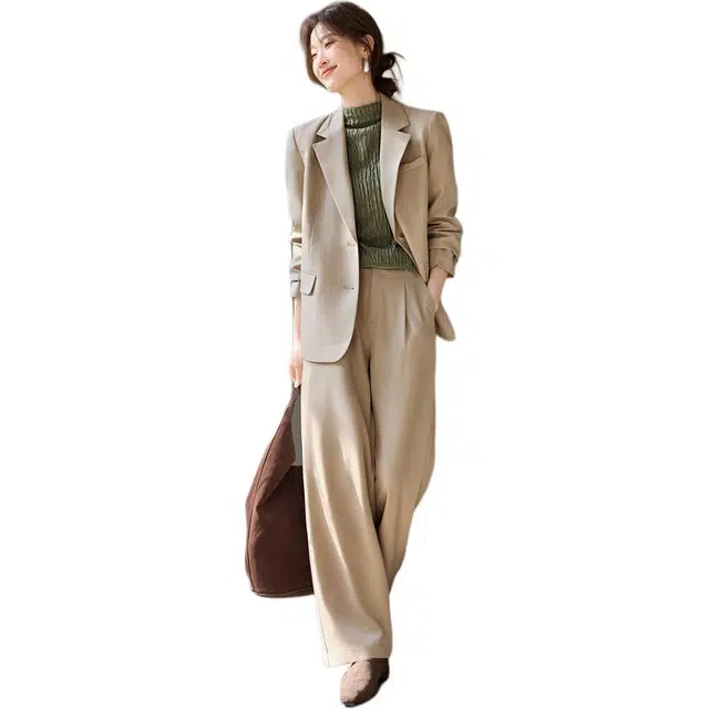 沫晗依美 经典简约肌理感纯色常规长袖半高领直筒针织衫 女款