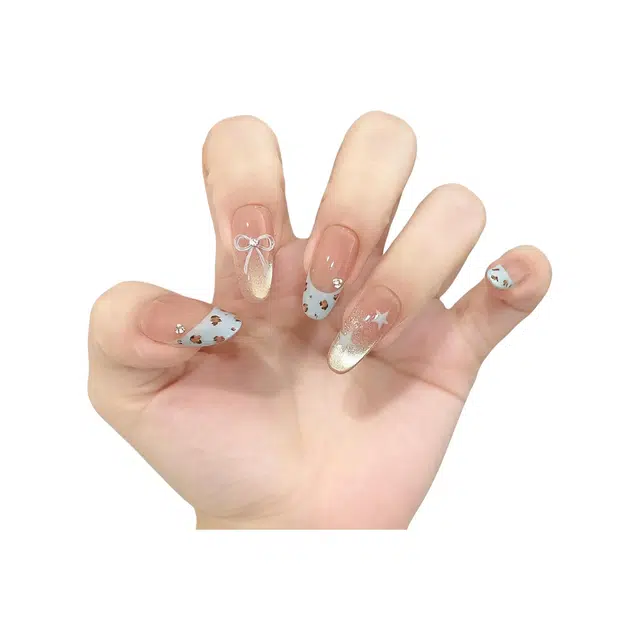 嘉比兔 温柔冰蓝豹纹法式美甲夏日清凉氛围感穿戴甲蝴蝶结星星手工指甲  杏仁浅色晕染 细闪