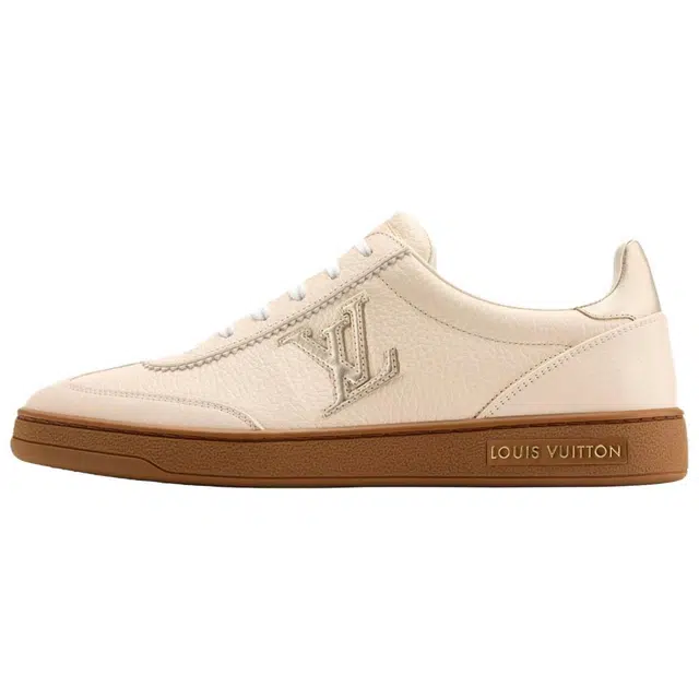 LOUIS VUITTON Frontrow