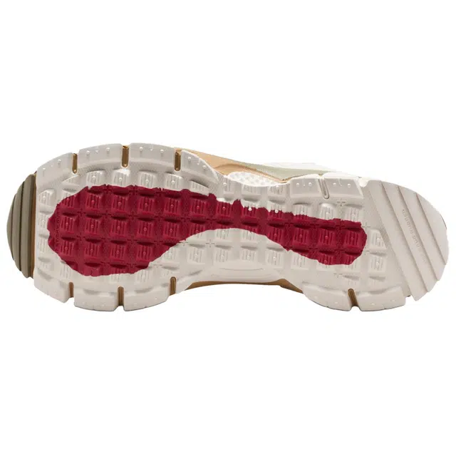 Nike ZOOM VOMERO ROAM CNY