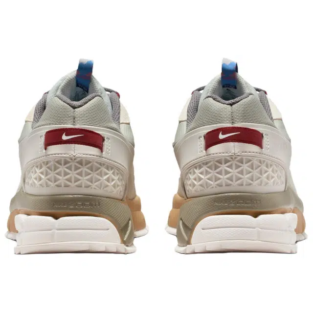 Nike ZOOM VOMERO ROAM CNY
