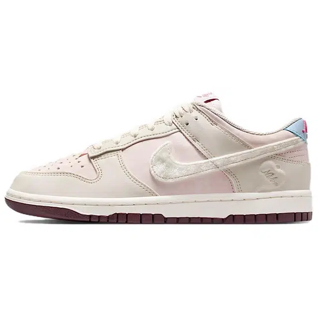 Nike Dunk Low "Valentines Day"